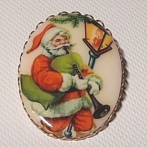 * Vintage Victorian Santa Christmas Cameo Pin Brooch